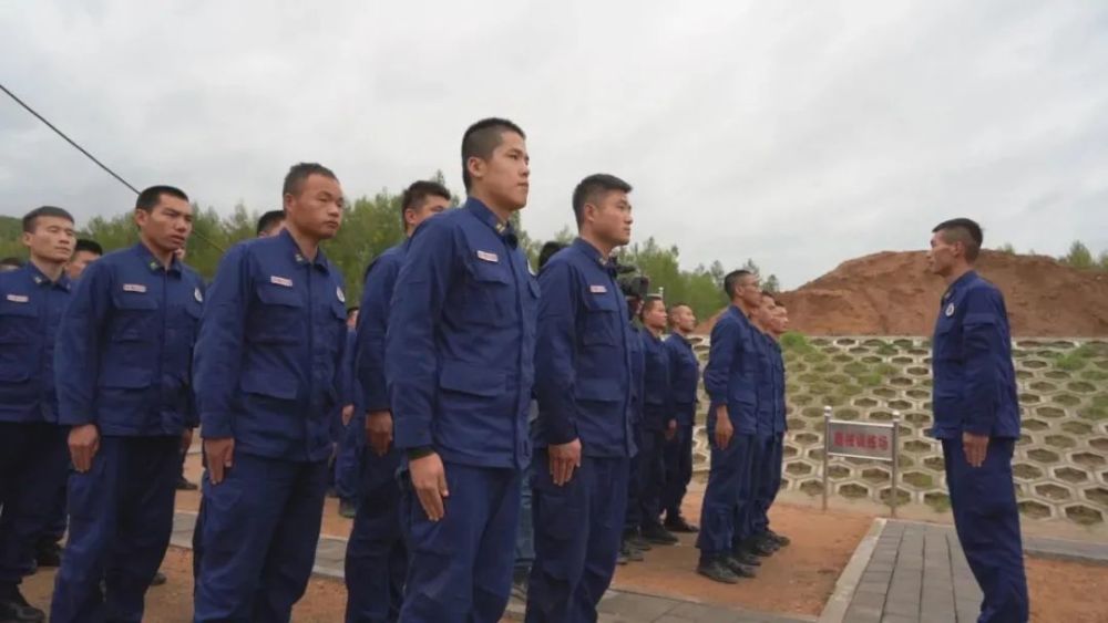 乐动足球官网-游泳项目燃情开战，多面手灵活应对