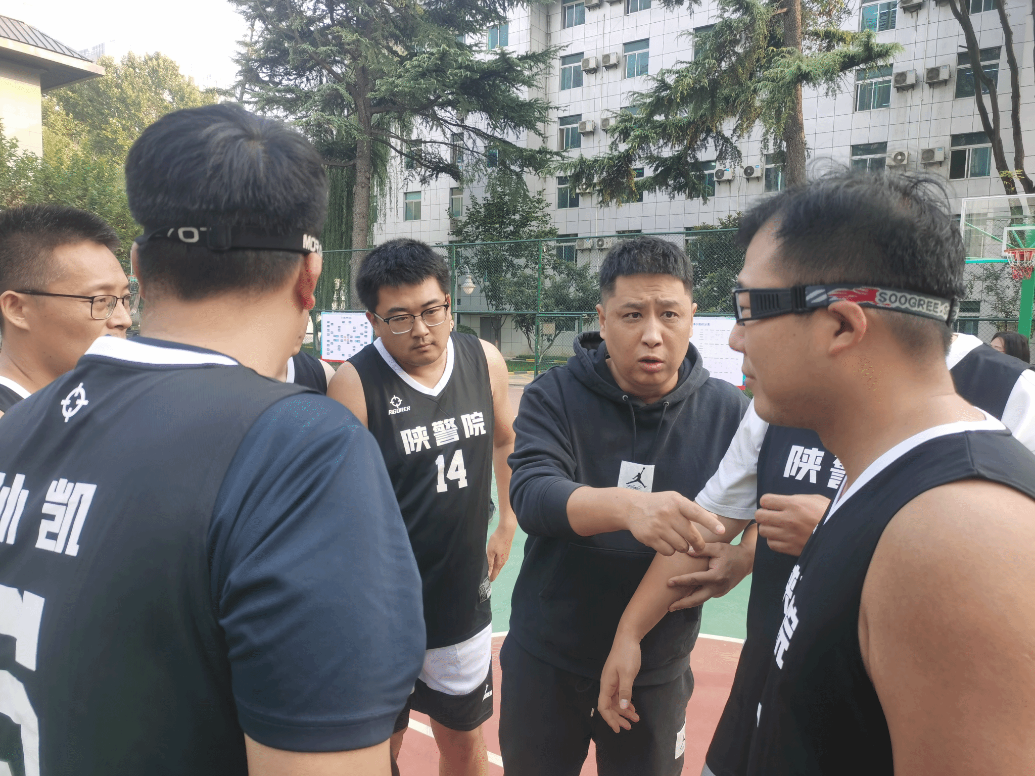 乐动体育平台-职业篮球联赛球队面临严峻挑战的简单介绍