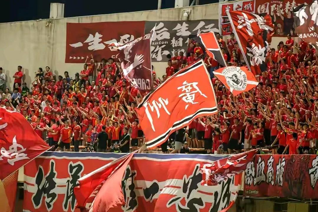 包含广州富力战胜对手士气高涨，球队备战下场比赛的词条