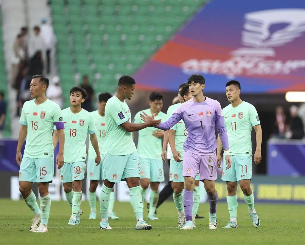 包含火爆赛场，亚洲足球盛事带来无尽惊喜的词条
