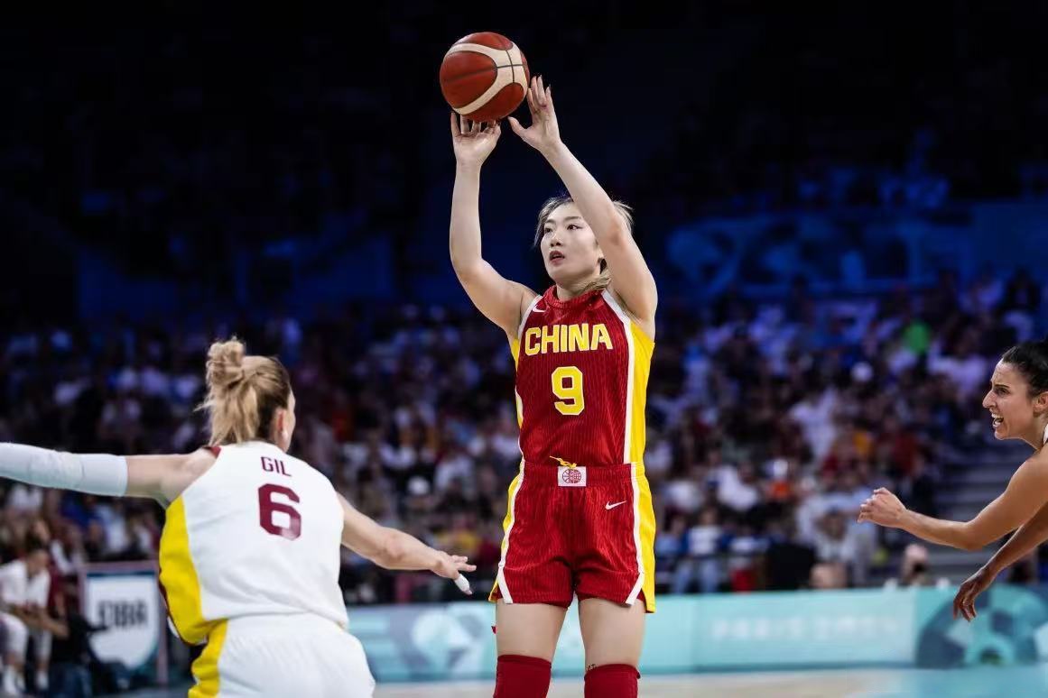 包含体育赛场上，“铁娘子”中国女足称霸的词条
